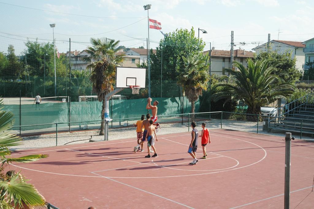 Club Del Sole La Risacca Family Collection Otel Porto SantʼElpidio Dış mekan fotoğraf